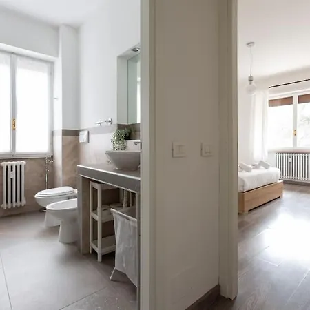 Large Apartment Close To Metro Milan Exterior photo