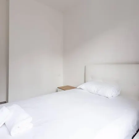Large Apartment Close To Metro Milan Exterior photo