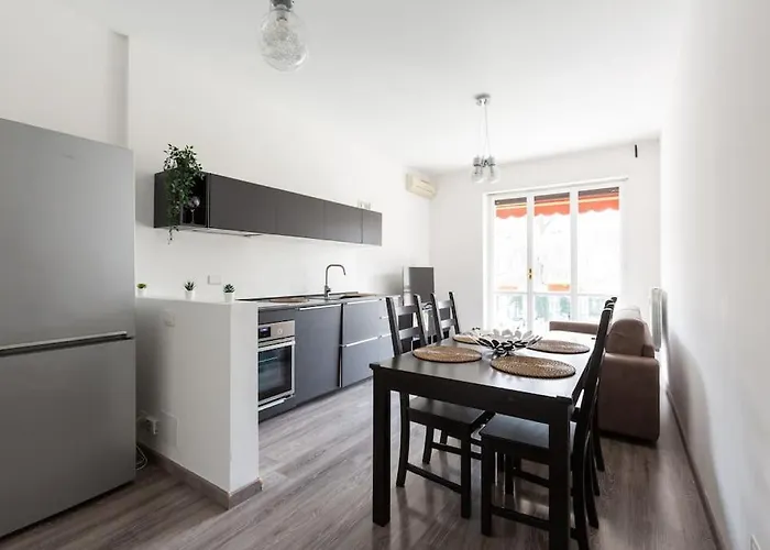Large Apartment Close To Metro